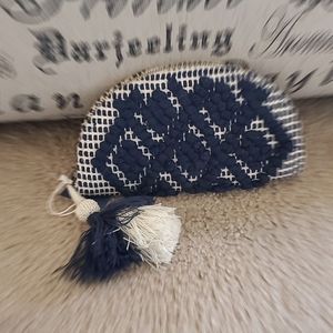Woven clutch